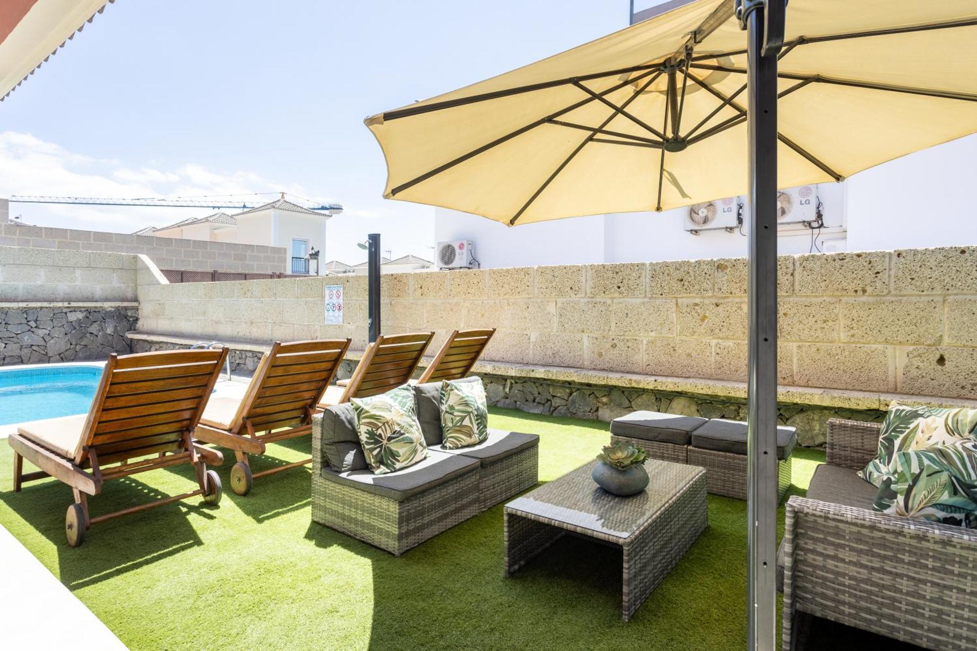 Villa Chloe Costa Adeje Tenerifesummervillas Giant Private Pool 11 Meters Long Exterior photo